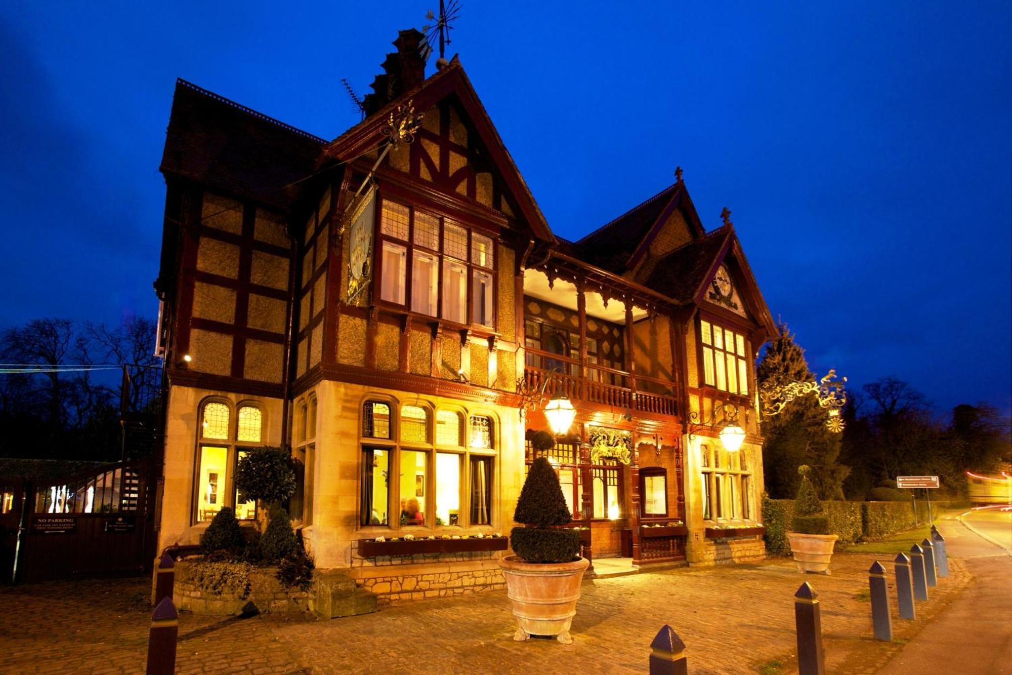 The Five Arrows Hotel Уодесдън Екстериор снимка